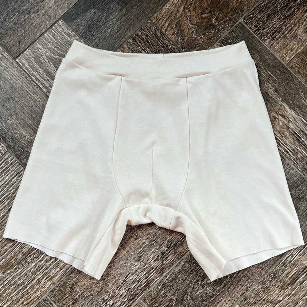 Uitvaartkleding: Heren Boxer in biologisch afbreekbaar katoen, geleverd met een wollen inlegger. 