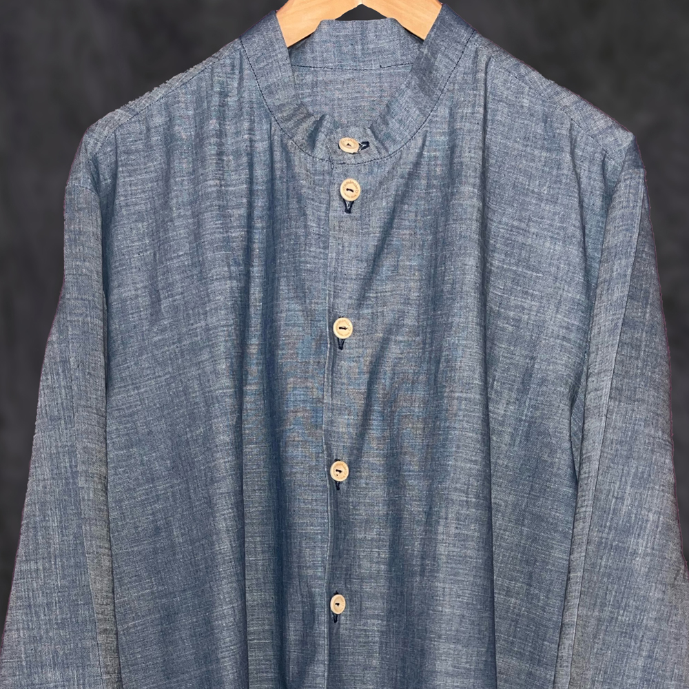 Uitvaardkleding in spijkerstof-look, biologisch verantwoord begraven met mooie ecologische kleding en stoffen