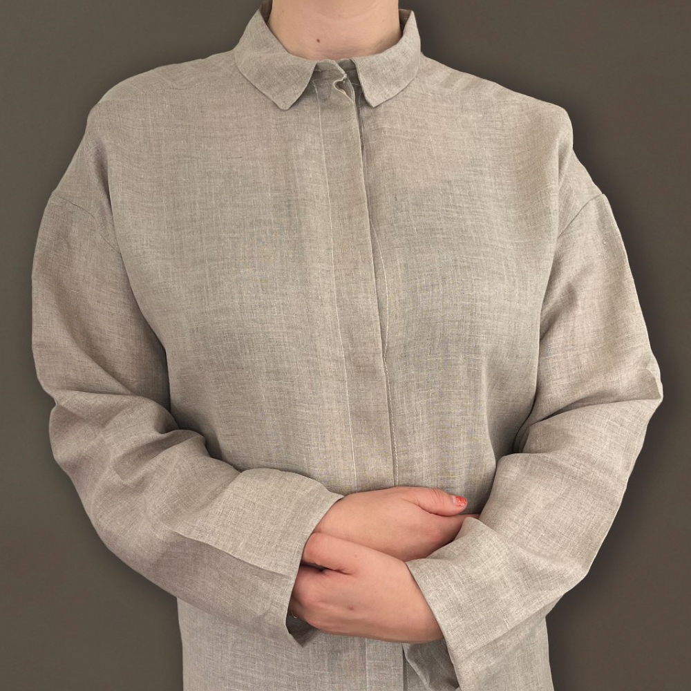 Ecologisch verantwoorde uitvaartkleding - Lang dameshemd in mooi naturel met houten knopen