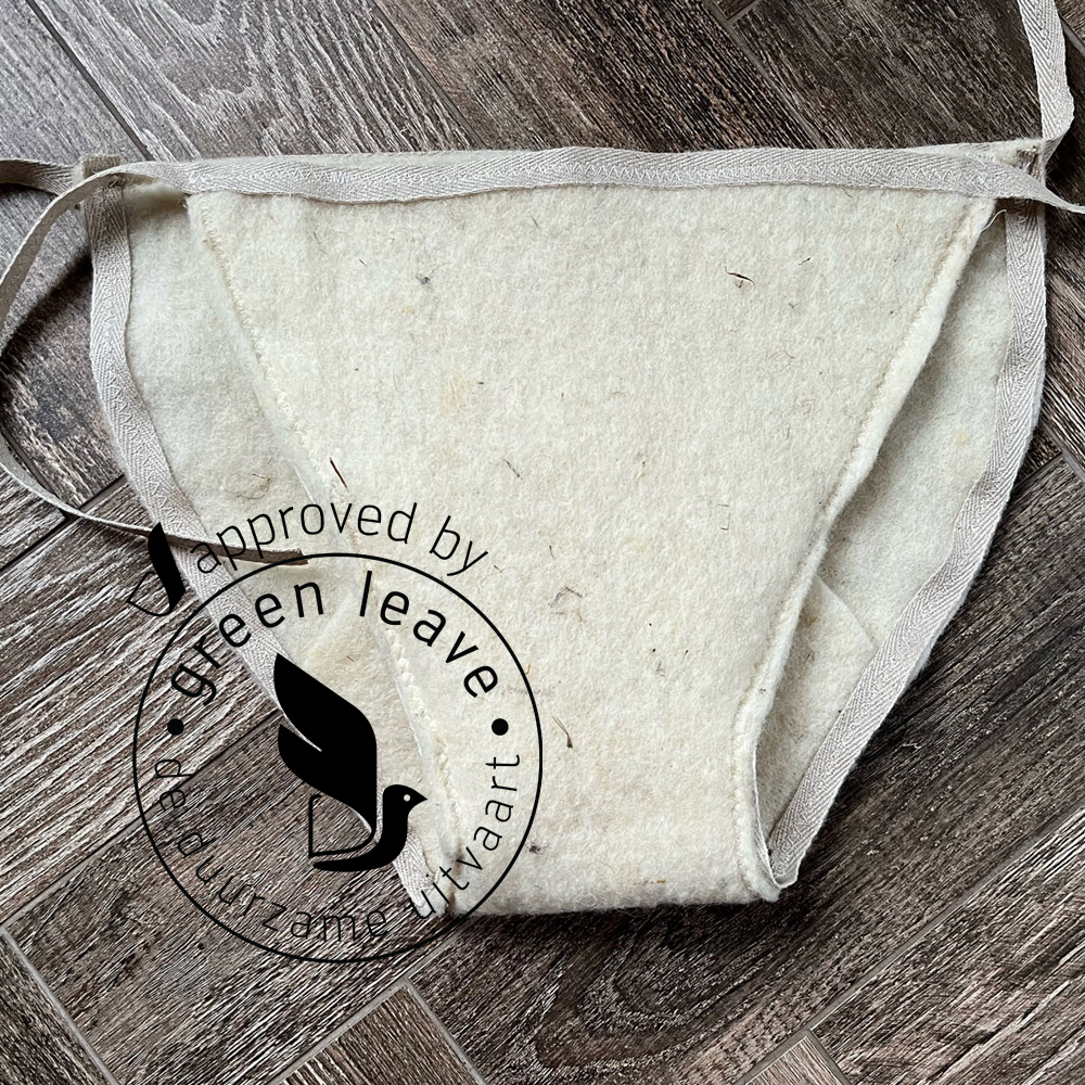 Begrafeniskleding: Incontinentieslip tegen doorlekken na overlijden, van milieuvriendelijke wol, geheel afbreekbaar.