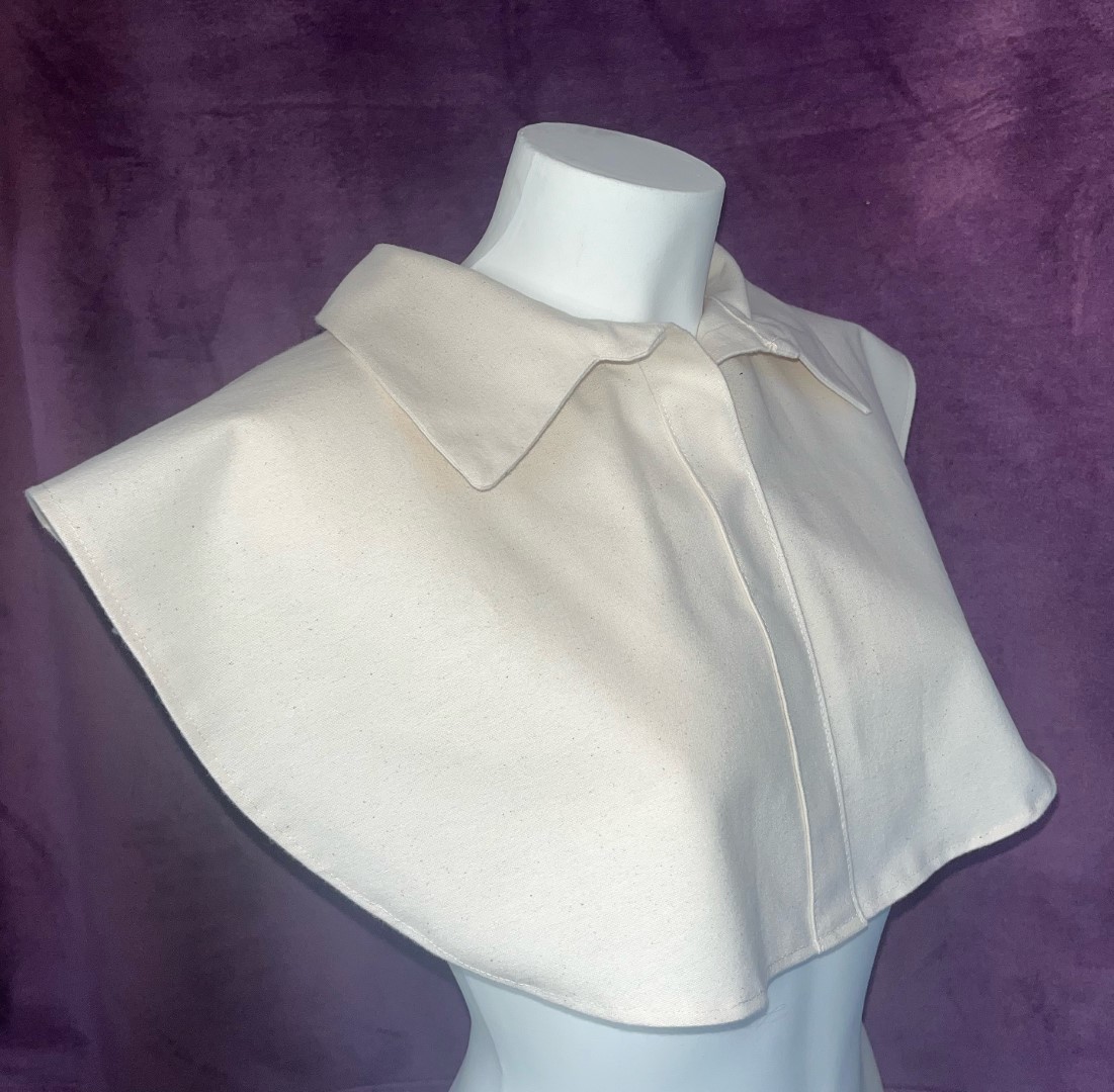 Begrafeniskleding: Kraagje van biologisch afbreekbaar katoen, voor onder wade of hemd, geschikt voor natuurbegrafenis of crematie