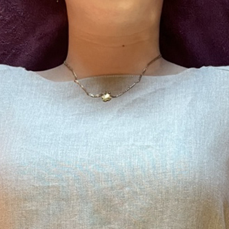 Puur linnen jurkje voor een natuurlijk en ecologisch afscheid. Duurzame uitvaartkleding, met zorg gemaakt en passend bij elke natuurbegrafenis.