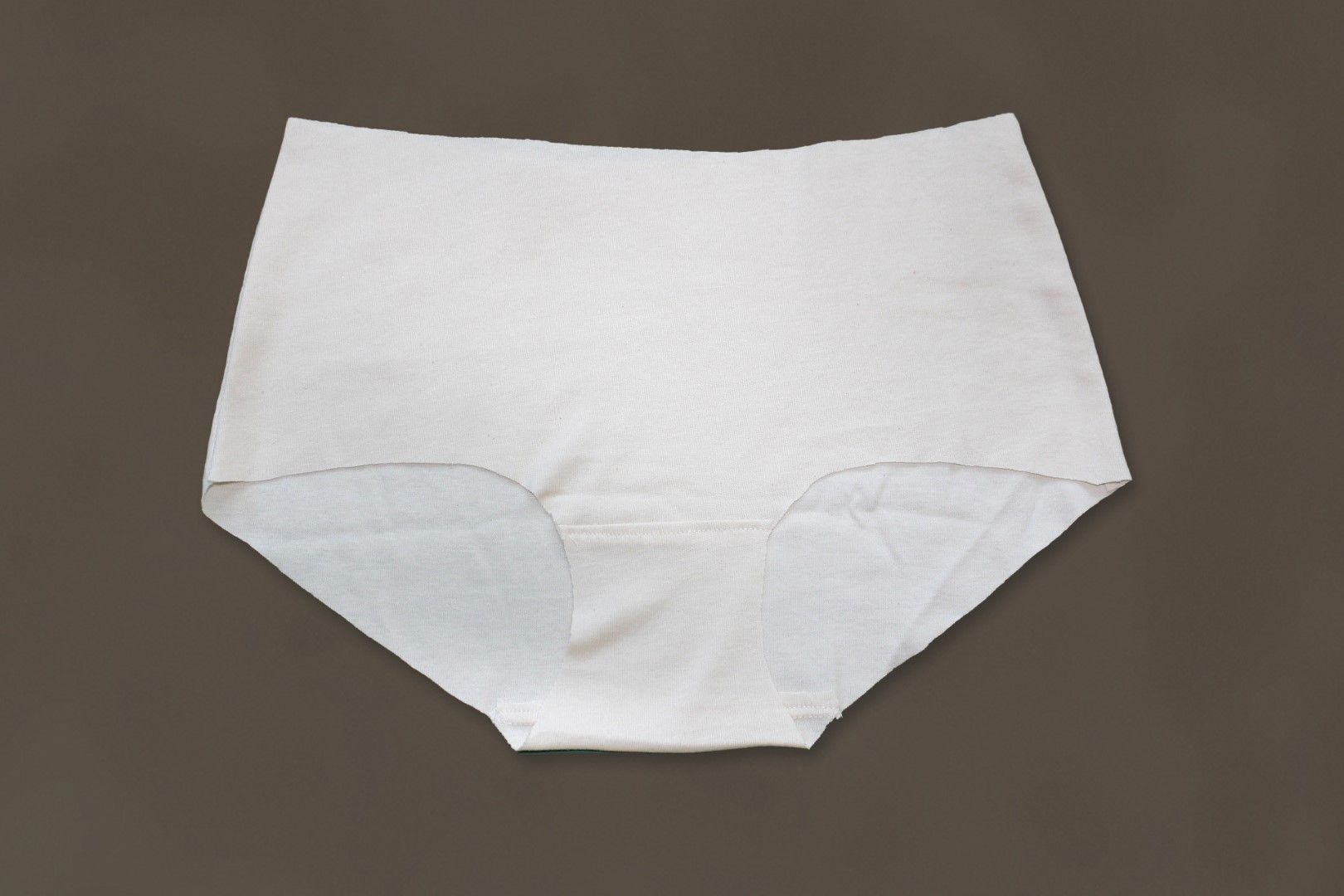 Afscheidskleding: Dames onderbroekje voor overledene, van biologisch afbreekbaar katoen, komt met antilek inlegger van wol