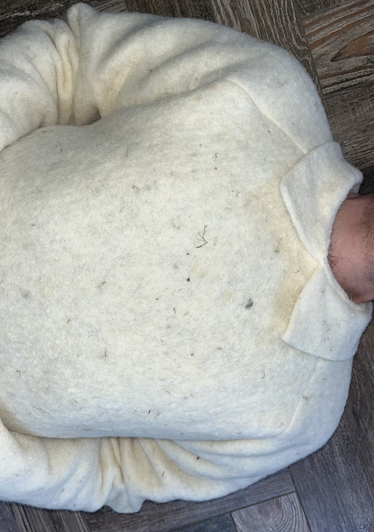 Uitvaartkleding: Witte wollen heren hemd, ook geschikt voor resomatie, gemaakt van geheel biologisch afbreekbare wol, voor een verantwoorde begrafenis of crematie